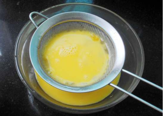 鸡蛋羹水开后蒸几分钟（怎么做水蒸蛋又滑又嫩）-第4张图片-飞扬号