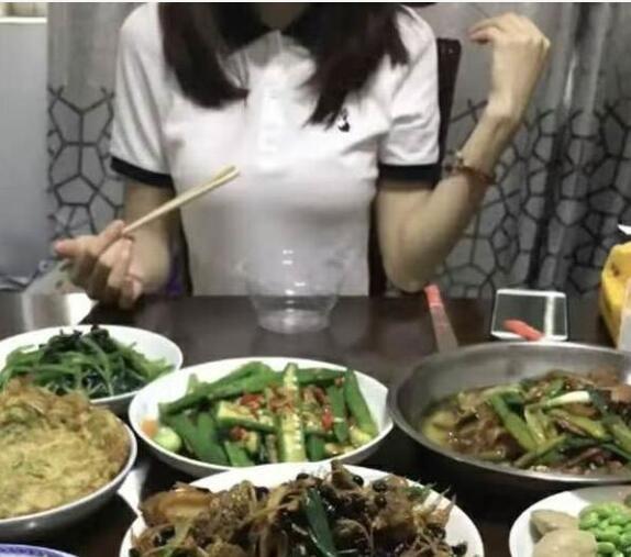 男朋友第一次吃女朋友做的饭要注意什么，要表达赞美和感谢